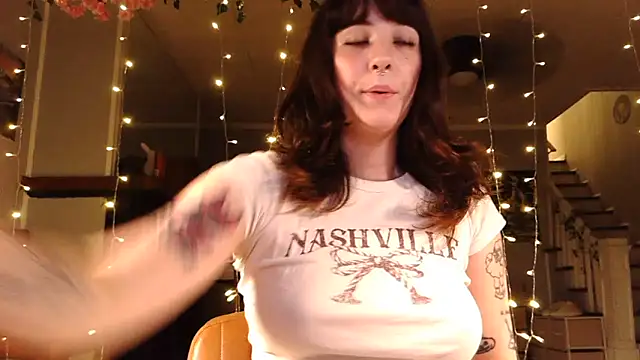 Snapshot of Trickylucy555 chatting on June 2026 03:42:02 AM Trickylucy555 online show from June 2026 03:42:02 AM
