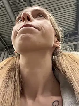 kira mia online show from November 2025 06:34:01 PM