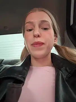 Snapshot of kira_mia chatting on April 2026 04:23:02 PM kira mia online show from April 2026 04:23:02 PM