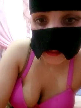 SandyAmr online show from April 2026 07:11:02 PM