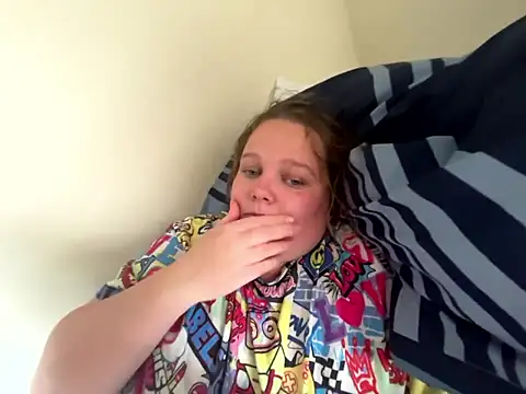 Snapshot of Scarletcum22 chatting on April 2026 02:16:02 PM Scarletcum22 online show from April 2026 02:16:02 PM