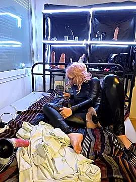 LunaXshade online show from January 2026 01:05:02 PM