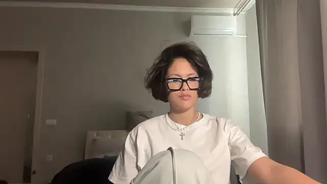 LeandraCasali online show from October 2025 01:11:02 PM