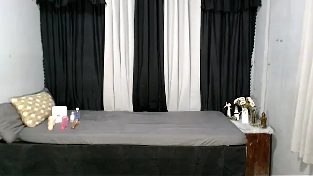 Snapshot of yourhottestzoey chatting on October 2025 03:07:01 PM yourhottestzoey online show from October 2025 03:07:01 PM