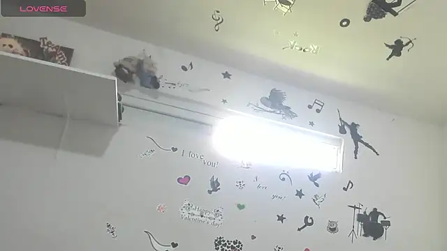 YAILIN 04 online show from April 2026 05:05:02 PM