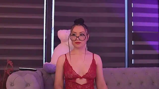 TiffanyVoss online show from November 2025 06:03:01 AM