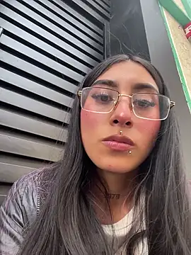 Violeet-Smith online show from October 2025 01:15:02 PM