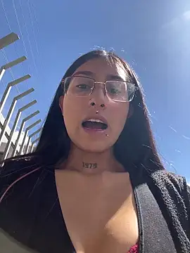 Violeet-Smith online show from November 2025 03:03:02 PM