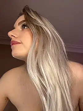 Snapshot of HugeBoobsAlice chatting on May 2026 05:03:02 AM HugeBoobsAlice online show from May 2026 05:03:02 AM