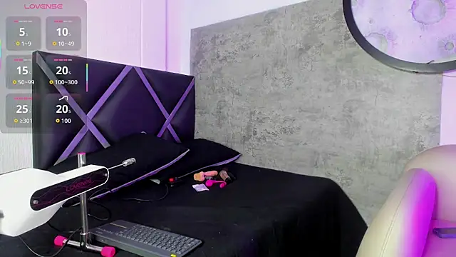 Nicole2507 online show from November 2025 12:06:01 PM