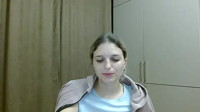 Snapshot of ElisSky301 chatting on October 2025 08:47:01 PM ElisSky301 online show from October 2025 08:47:01 PM