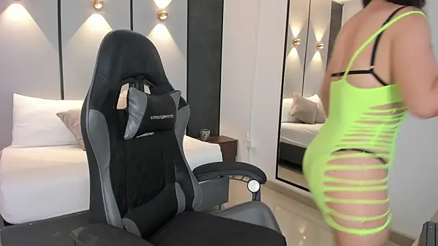 mia collins96 online show from March 2026 02:24:01 AM