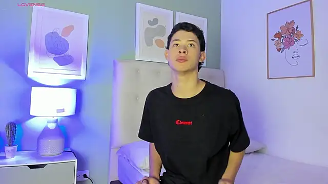 ApoloRicci online show from March 2026 08:05:01 PM