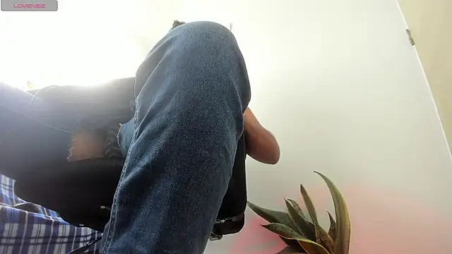 Snapshot of Alexxx_feethis chatting on November 2025 07:29:02 PM Alexxx feethis online show from November 2025 07:29:02 PM