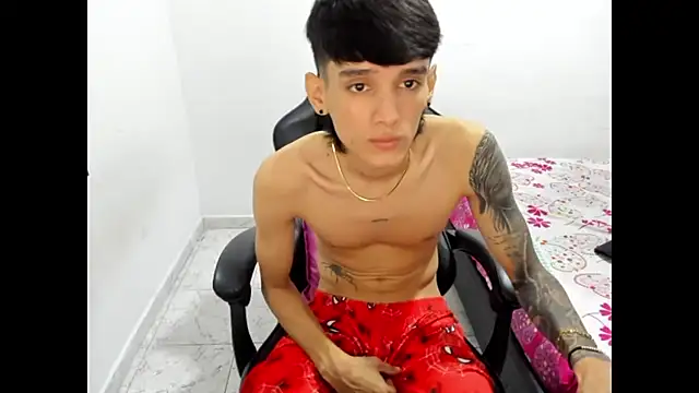 Snapshot of Stiwar_cute chatting on October 2025 10:54:02 PM Stiwar cute online show from October 2025 10:54:02 PM