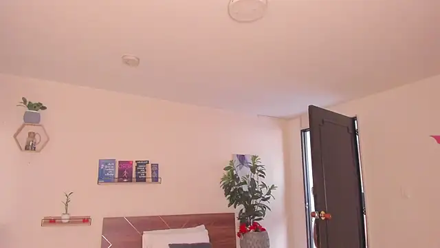 YariRose online show from February 2026 01:44:02 PM