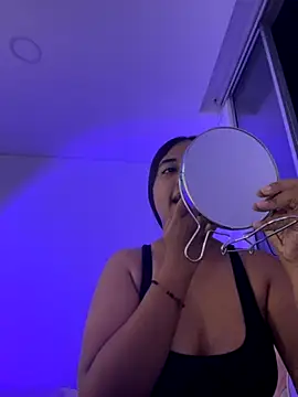 aly nicols online show from November 2025 05:29:01 AM