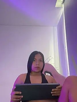 aly nicols online show from January 2026 08:45:01 PM