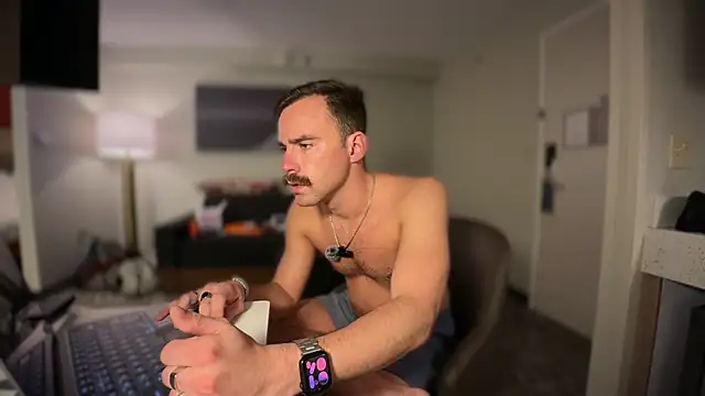 Snapshot of bobbyatx chatting on December 2025 07:05:01 AM bobbyatx online show from December 2025 07:05:01 AM