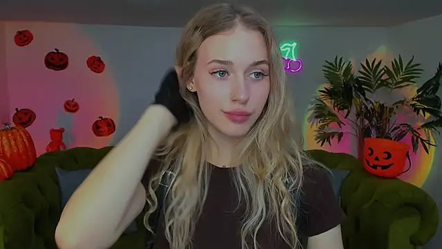 sassy cutie online show from October 2025 08:20:01 PM