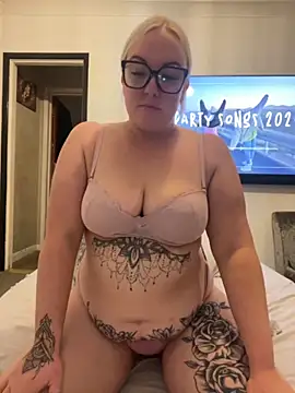 Jenna-LeeXX online show from November 2025 06:06:01 PM