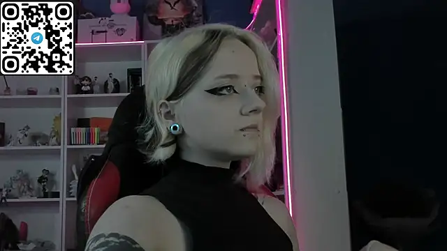 Snapshot of Holy_Mistress_S chatting on May 2026 08:09:02 AM Holy Mistress S online show from May 2026 08:09:02 AM