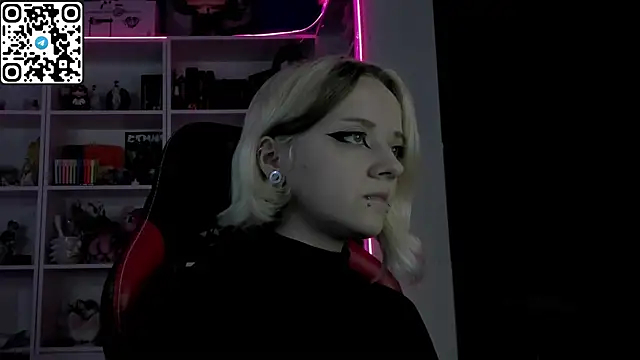 Snapshot of Holy_Mistress_S chatting on May 2026 09:37:01 AM Holy Mistress S online show from May 2026 09:37:01 AM