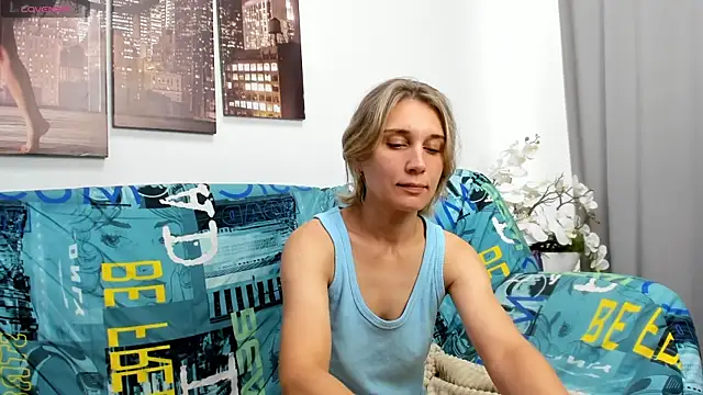 Snapshot of Tenderly_Sophie chatting on July 2026 01:04:01 AM Tenderly Sophie online show from July 2026 01:04:01 AM