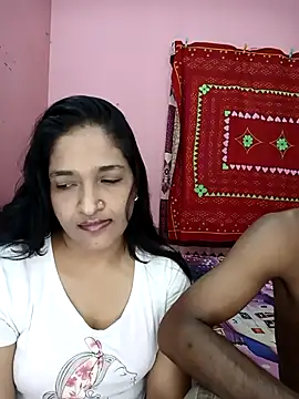 Snapshot of CoupleShow_432 chatting on May 2026 07:02:02 AM CoupleShow 432 online show from May 2026 07:02:02 AM