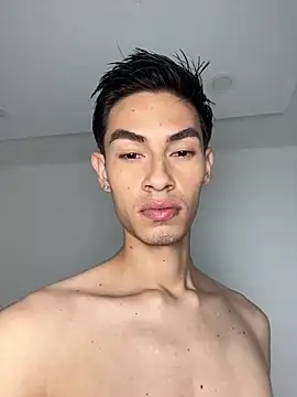 Dominic Thin  online show from June 2026 07:02:02 PM