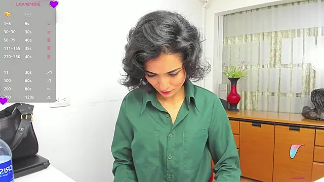 chloehanna online show from November 2025 01:35:02 PM