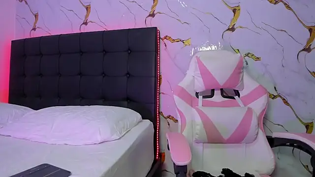 Scarlet DLuce online show from April 2026 09:04:01 AM