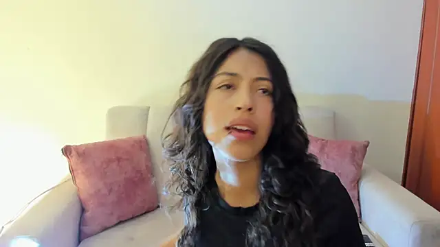 Snapshot of emily_jonessxx chatting on October 2025 07:05:02 PM emily jonessxx online show from October 2025 07:05:02 PM