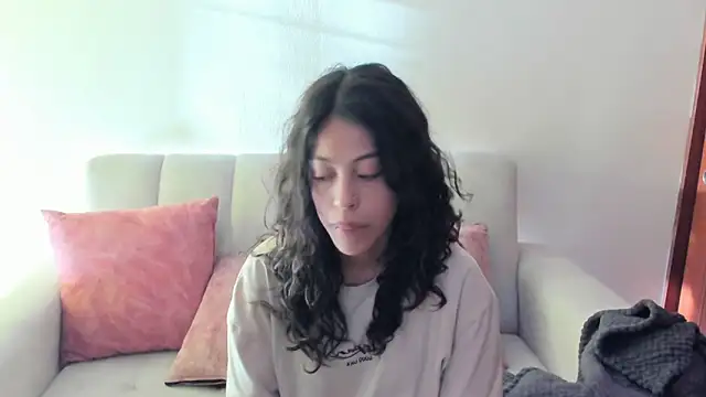 emily jonessxx online show from November 2025 09:50:02 PM