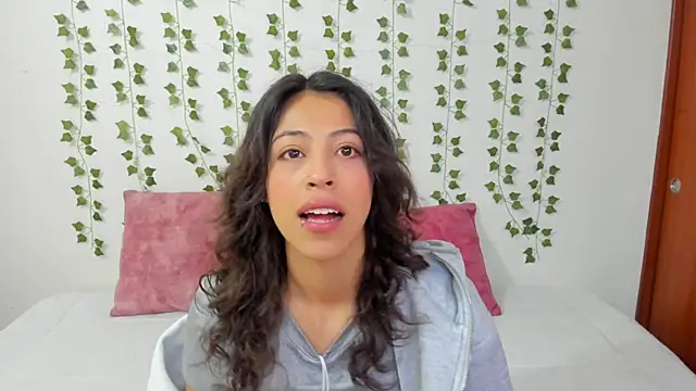 emily jonessxx online show from February 2026 04:45:02 PM