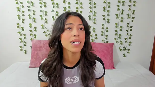 emily jonessxx online show from February 2026 06:15:01 PM