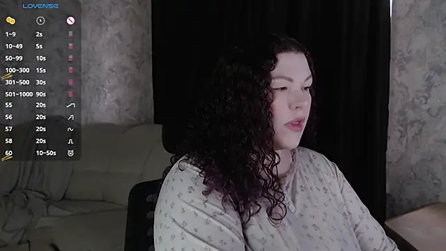 Snapshot of GwenSummers chatting on June 2026 05:13:02 AM GwenSummers online show from June 2026 05:13:02 AM