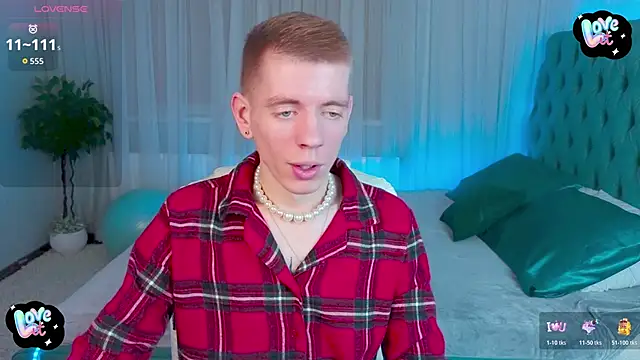 Cristian  Dior online show from December 2025 07:53:02 PM