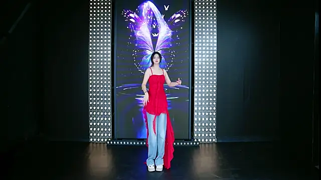 Snapshot of U1-mmm chatting on October 2025 06:59:01 AM U1-mmm online show from October 2025 06:59:01 AM