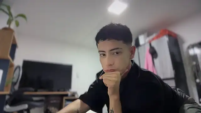 Sebastian Reed online show from February 2026 11:05:02 PM