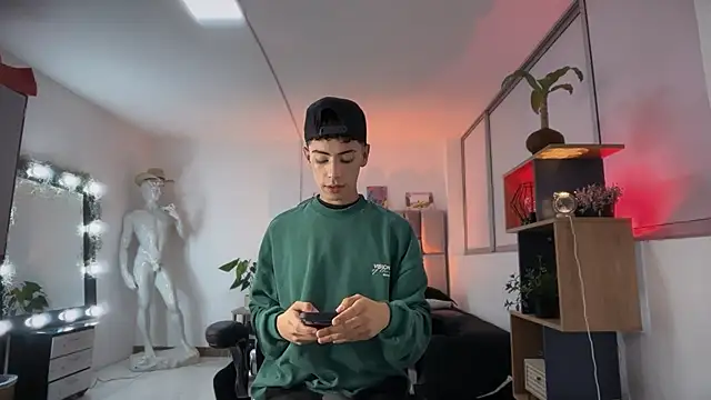 Sebastian Reed online show from March 2026 01:18:02 AM