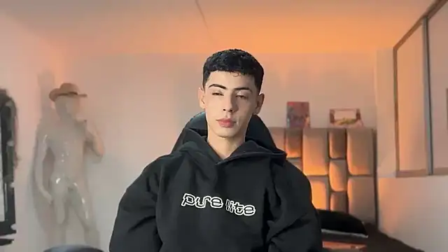 Sebastian Reed online show from March 2026 05:08:02 AM