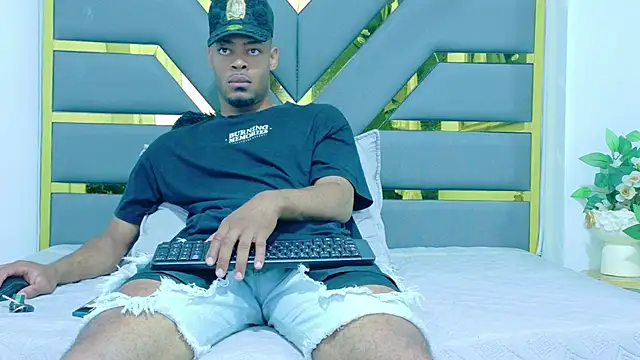 Neytanmalcon online show from November 2025 09:03:02 PM