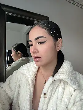 IslaCole online show from February 2026 10:35:01 PM