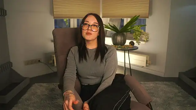 Snapshot of CharleenHosten chatting on October 2025 12:48:02 PM CharleenHosten online show from October 2025 12:48:02 PM