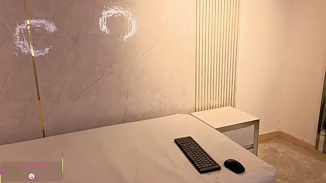 Snapshot of BBWroxy chatting on October 2025 08:40:02 PM BBWroxy online show from October 2025 08:40:02 PM