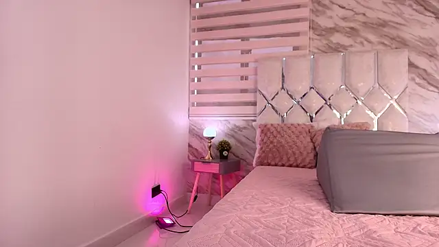 ellisrossi online show from November 2025 07:05:02 PM