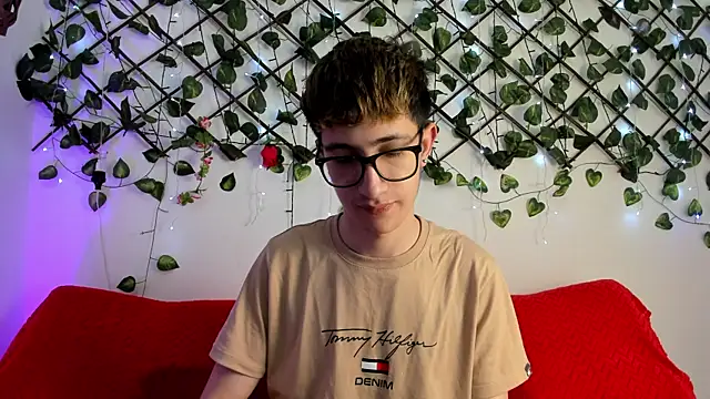 Snapshot of Erick_Taylor3 chatting on October 2025 05:23:02 PM Erick Taylor3 online show from October 2025 05:23:02 PM