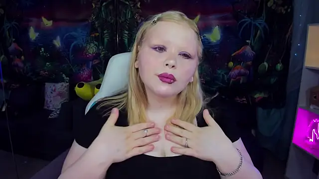 Snapshot of LottieReed chatting on May 2026 09:06:01 AM LottieReed online show from May 2026 09:06:01 AM