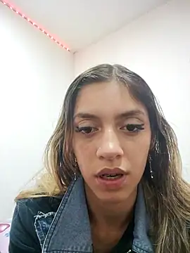 Snapshot of Diamond_sweet_1 chatting on November 2025 04:48:02 AM Diamond sweet 1 online show from November 2025 04:48:02 AM